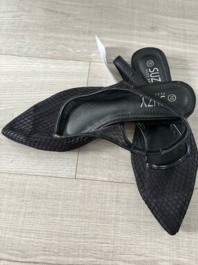Suzy Shier Black Pointed Toe Mesh Strappy Sandals